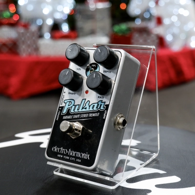 Electro-Harmonix - Nano Pulsar Variable Shape Stereo Tremolo Pedal 2